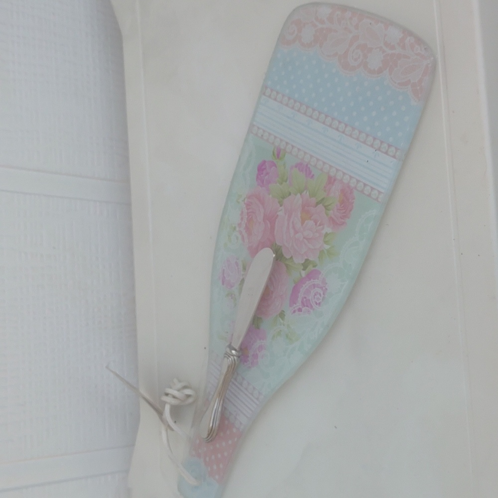 Floral Cheese Board with Spreader 🆕 - Picture 3 of 8